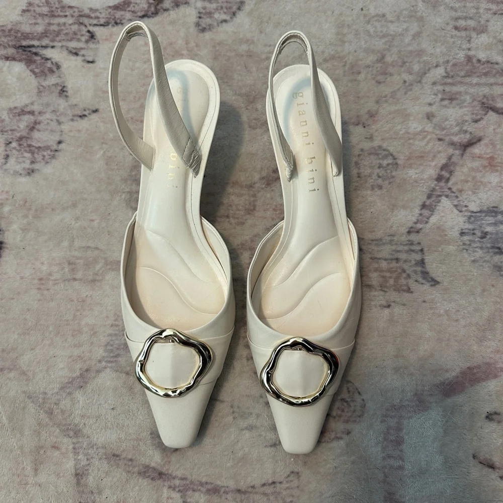Gianni Bini Kitten Heel - Picture 1 of 3